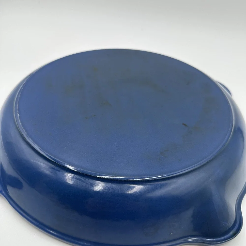 LE CREUSET Signature Enamelled Cast Iron Double Spouted Skillet Blueberry - Picture 6 of 8